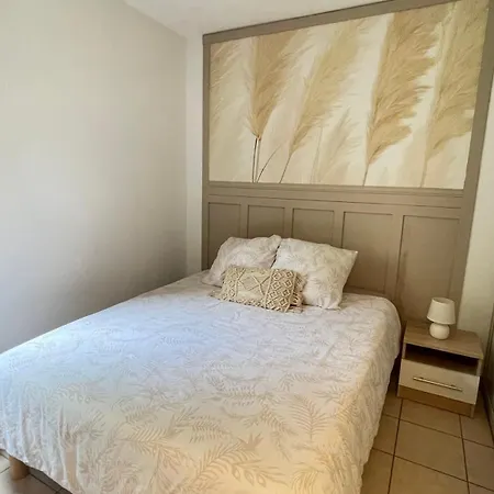 Appartement Rez-de-jardin Pinede Piscine Clim Proche Village Naturiste