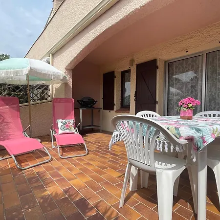 Appartement Rez-de-jardin Pinede Piscine Clim Proche Village Naturiste *