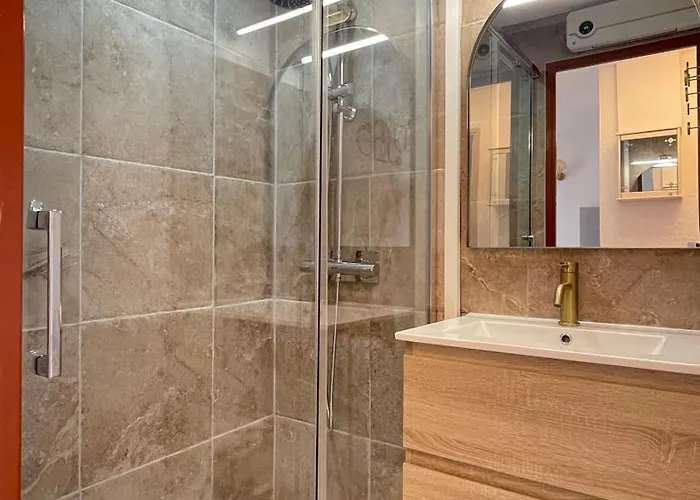 아파트 Rez-de-jardin Pinede Piscine Clim Proche Village Naturiste 230 *